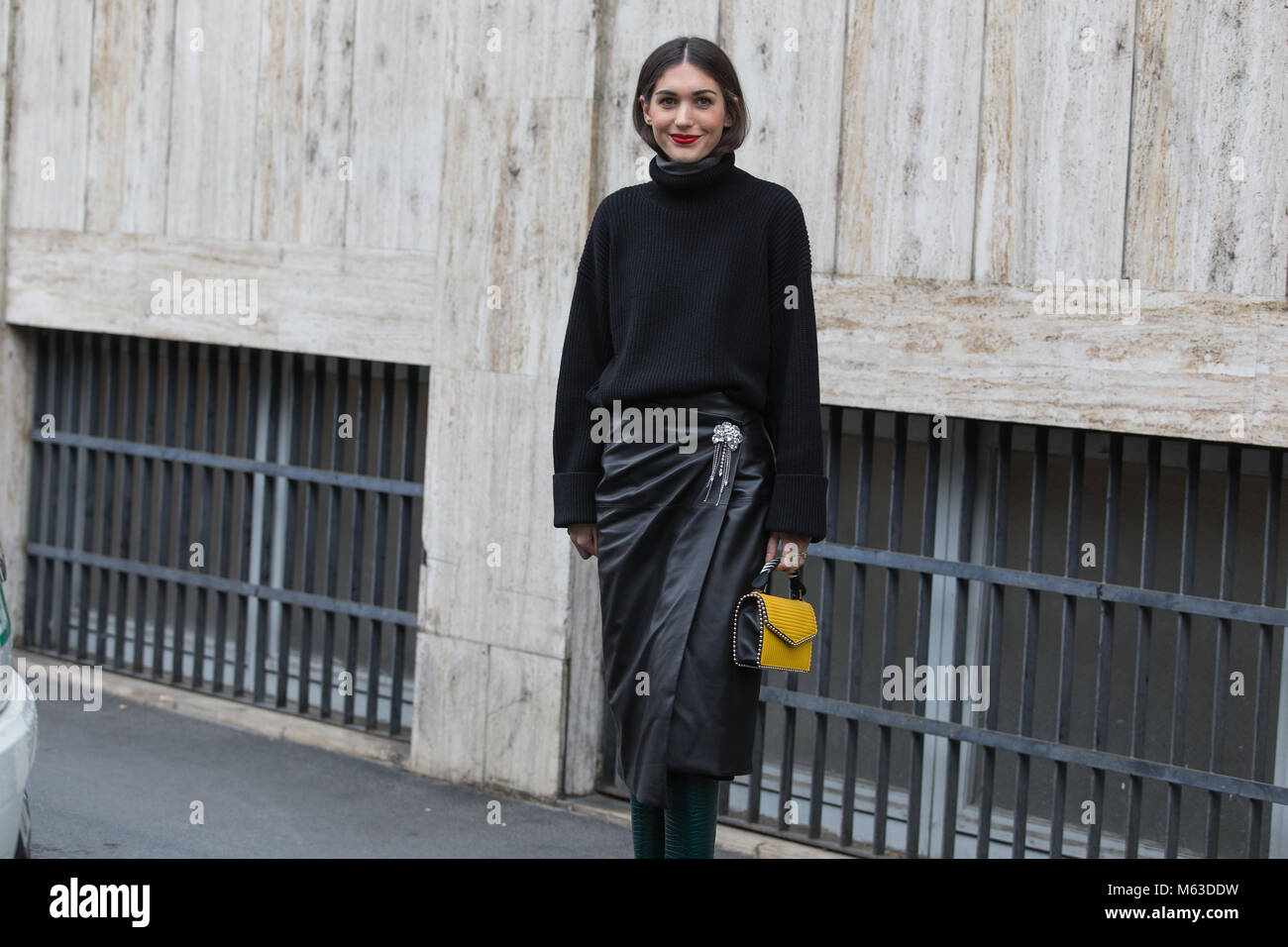 La Fashion Week di Milano FW18 Street Style, giorno 3, 23 Febbraio 2018 Foto Stock