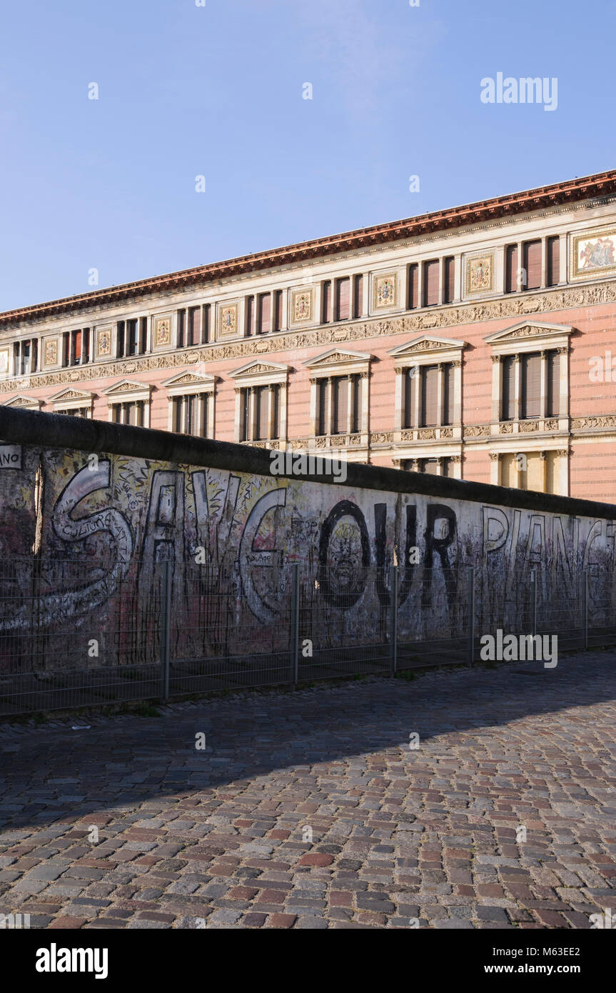 Topografia del Terrore, documentazione del regime nazista, nel quartiere Kreuzberg di Berlino, Germania, una parte del vecchio Muro di Berlino Foto Stock