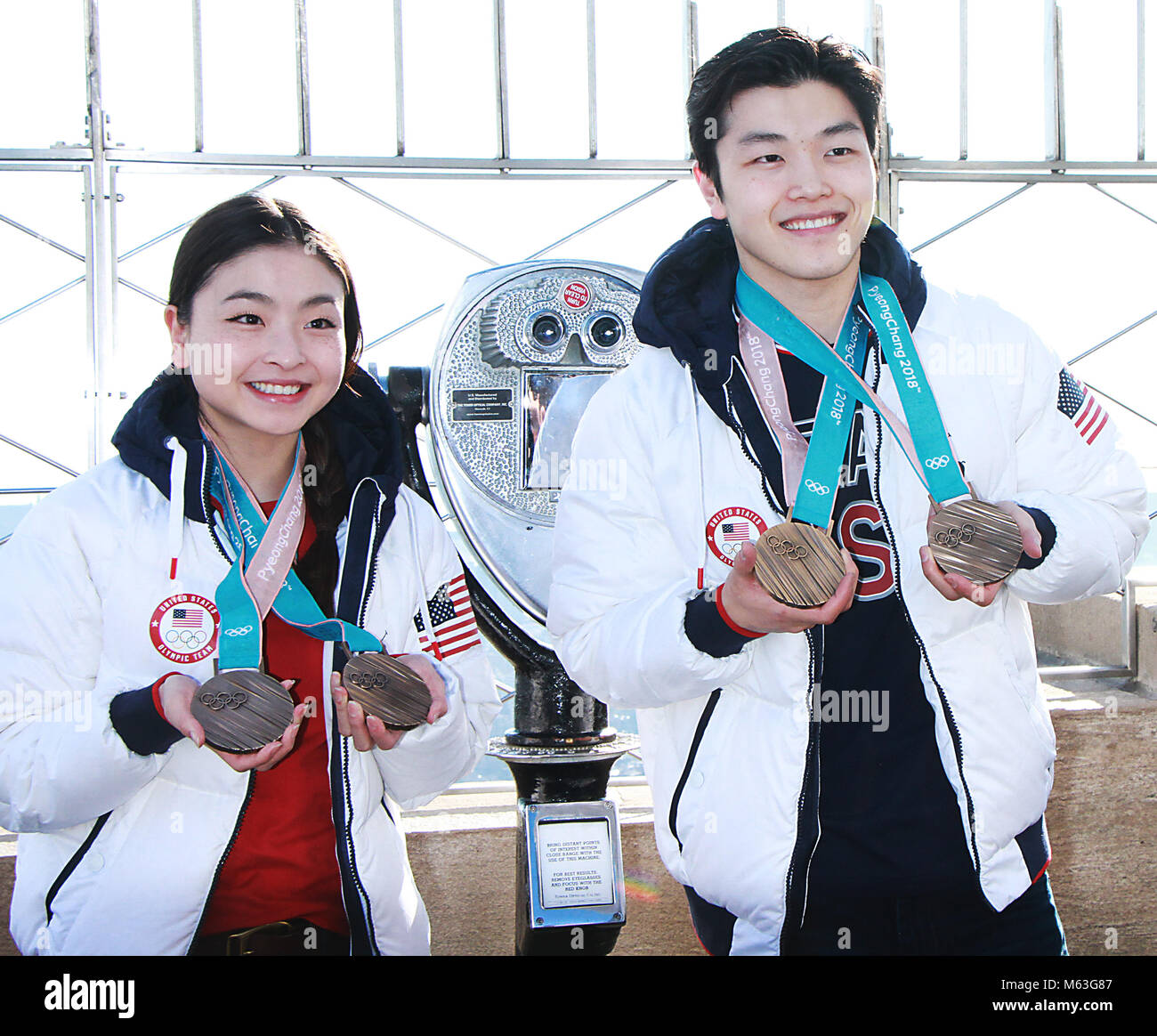 NEW YORK, NY 27 febbraio: Maia Shibutani e Alex Shibutani olimpico medaglia di bronzo vincitori, visitare l'Empire State Building il ponte di osservazione in New York City il 27 febbraio 2018 Credit: RW/MediaPunch Foto Stock