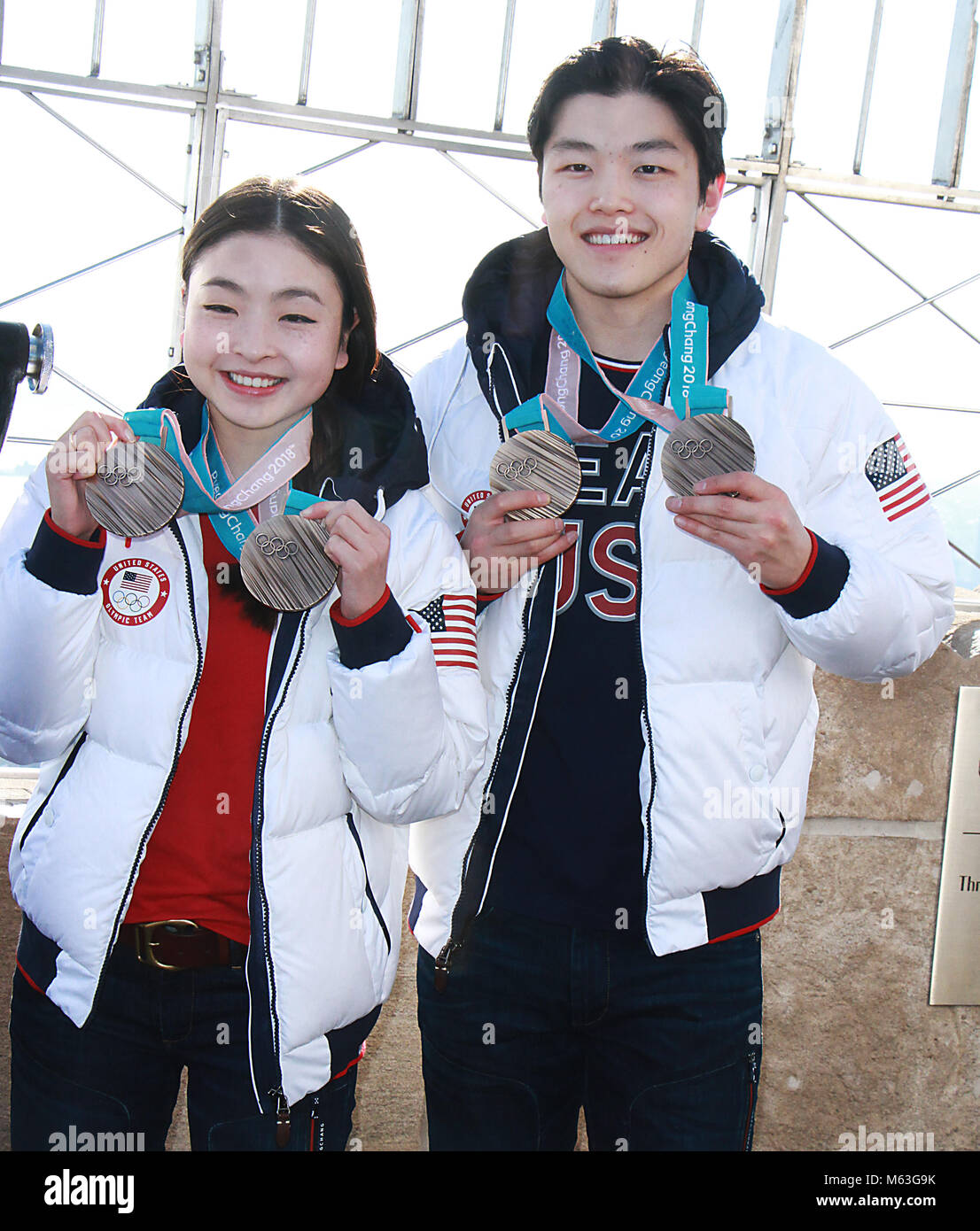 NEW YORK, NY 27 febbraio: Maia Shibutani e Alex Shibutani olimpico medaglia di bronzo vincitori, visitare l'Empire State Building il ponte di osservazione in New York City il 27 febbraio 2018 Credit: RW/MediaPunch Foto Stock