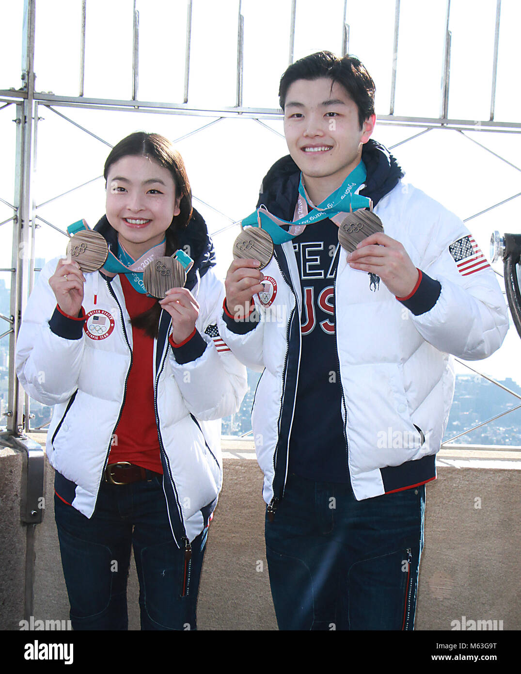 NEW YORK, NY 27 febbraio: Maia Shibutani e Alex Shibutani olimpico medaglia di bronzo vincitori, visitare l'Empire State Building il ponte di osservazione in New York City il 27 febbraio 2018 Credit: RW/MediaPunch Foto Stock