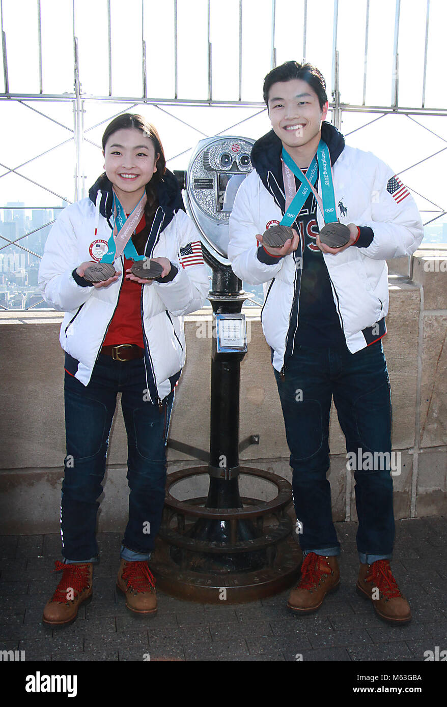 NEW YORK, NY 27 febbraio: Maia Shibutani e Alex Shibutani olimpico medaglia di bronzo vincitori, visitare l'Empire State Building il ponte di osservazione in New York City il 27 febbraio 2018 Credit: RW/MediaPunch Foto Stock