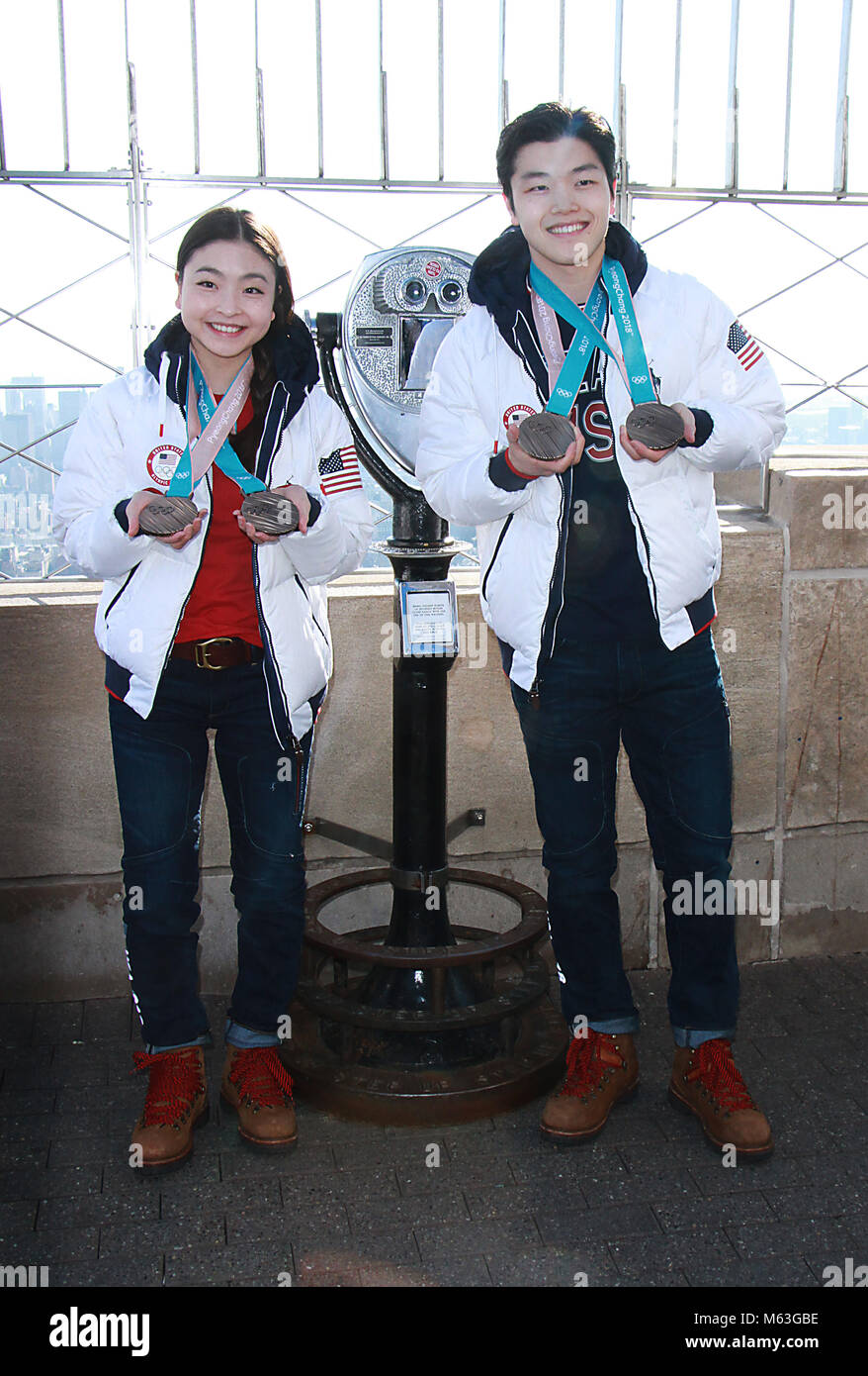 NEW YORK, NY 27 febbraio: Maia Shibutani e Alex Shibutani olimpico medaglia di bronzo vincitori, visitare l'Empire State Building il ponte di osservazione in New York City il 27 febbraio 2018 Credit: RW/MediaPunch Foto Stock