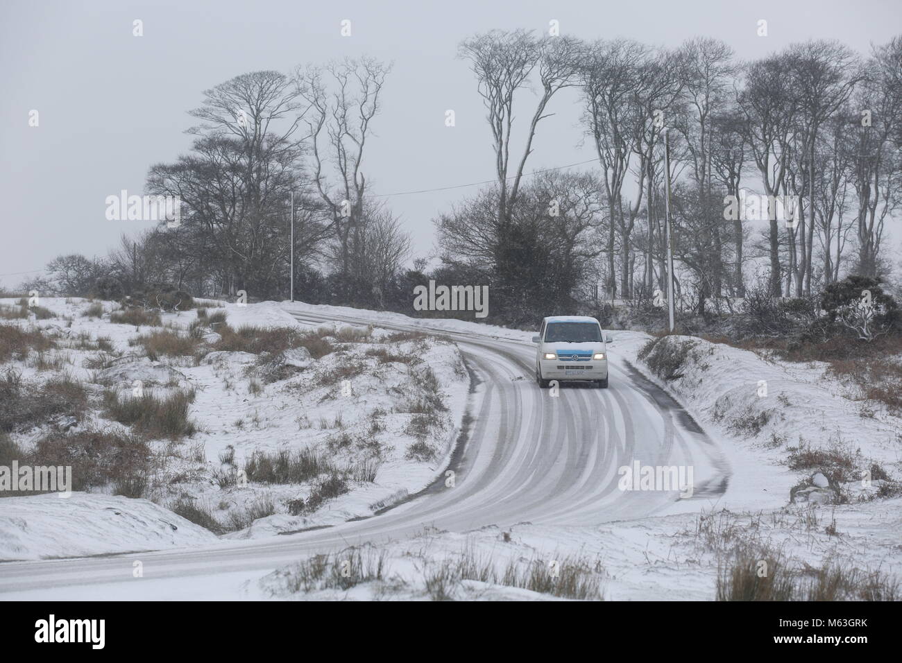 Yelverton, Dartmoor Devon, Regno Unito. Il 28 febbraio 2018. Prima neve dal 'Bestia da est" colpisce il bordo del Dartmoor vicino a Lee Moor nel Devon questo pomeriggio. Marc Hill/Alamy Live News Foto Stock