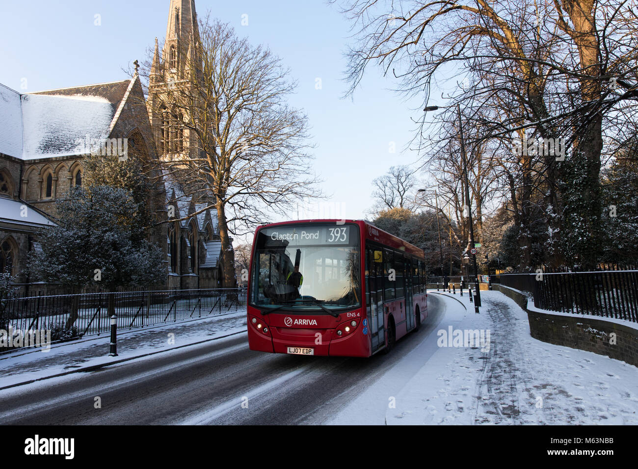 Londra, Regno Unito. Il 28 febbraio 2018. Regno Unito meteo, neve a Stoke Newington. Stoke Newington Church Street. Credito: Carol moiré/Alamy Live News. Foto Stock