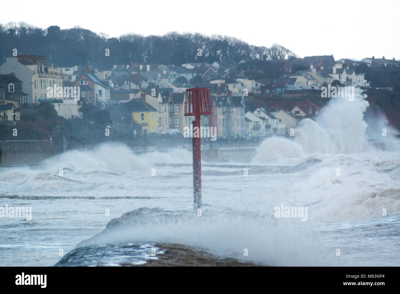 Dawlish, Devon, Regno Unito. Il 28 febbraio 2018. Condizioni tempestose causato dalla cosiddetta 'Bestia da est' pastelle Dawlish, Devon, Regno Unito mercoledì 28 febbraio 2018 Credit: James Dale/Alamy Live News Foto Stock