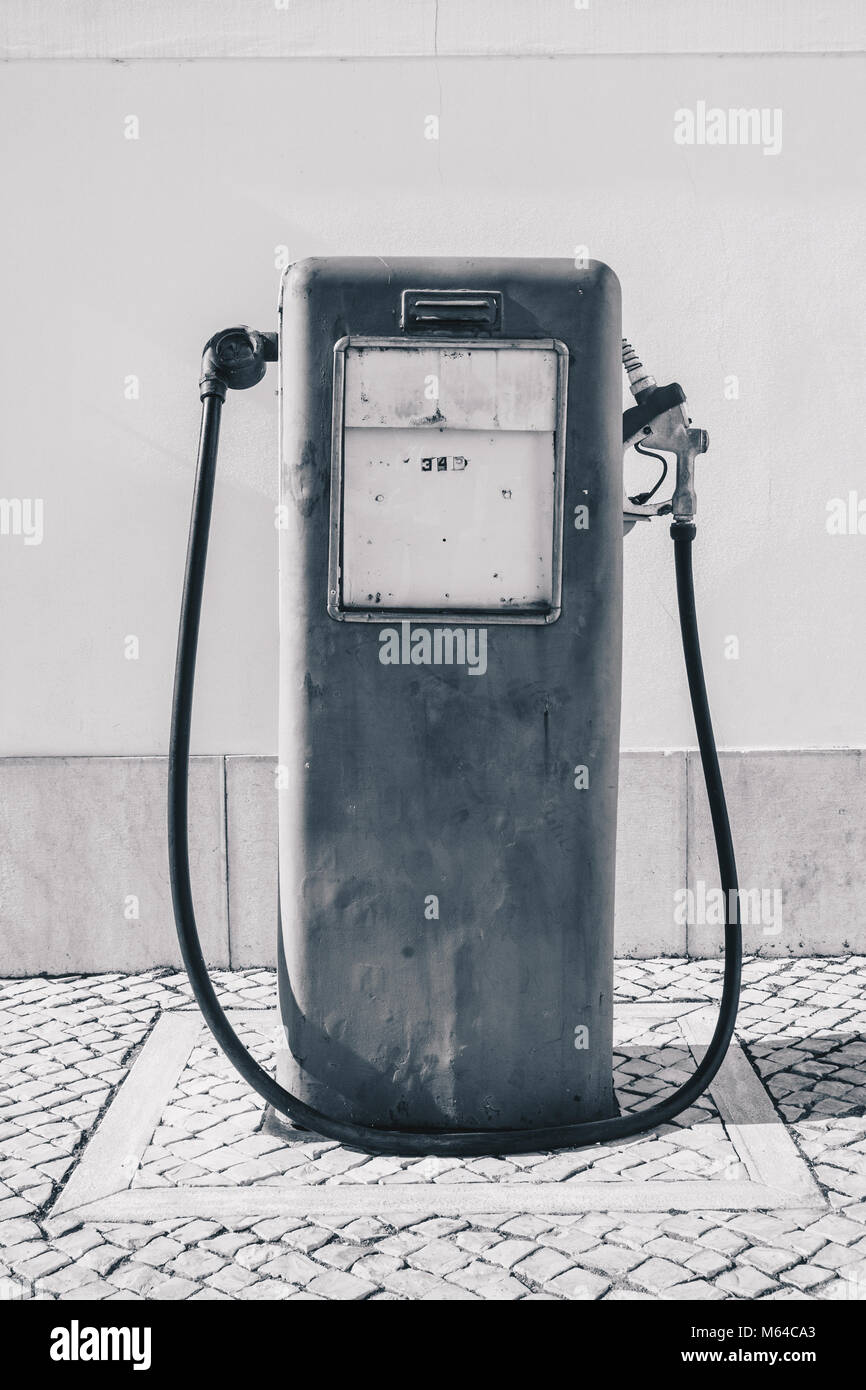 Vintage vecchia pompa di benzina e olio distributore Foto Stock