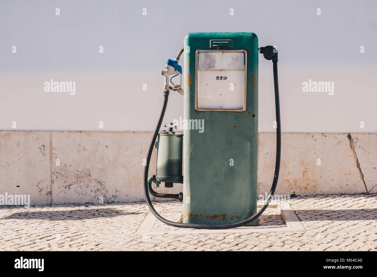 Vecchie e consunte vintage gas pompa olio Foto Stock