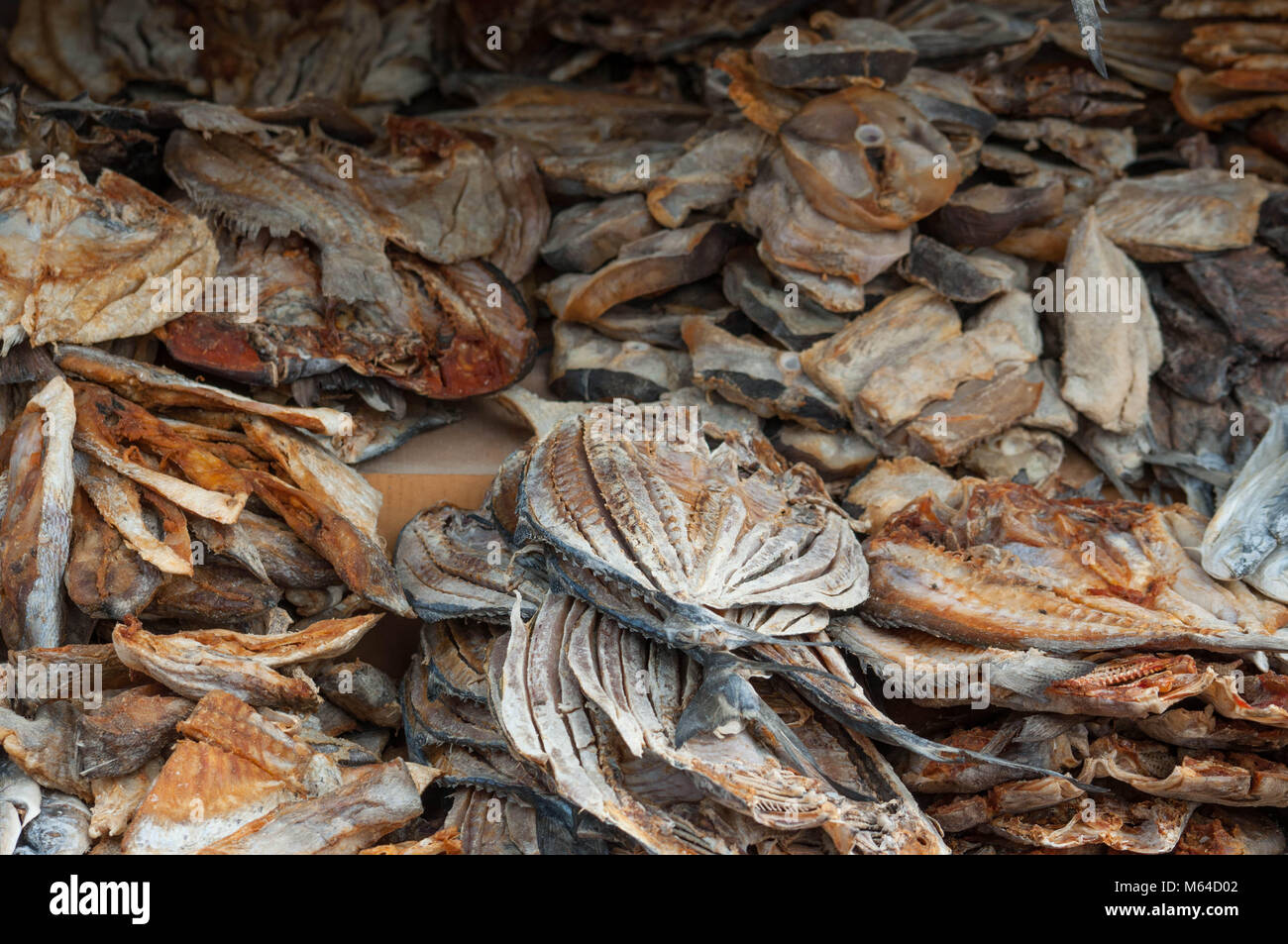 Pesci secchi del mercato asiatico, pesce salato Foto Stock