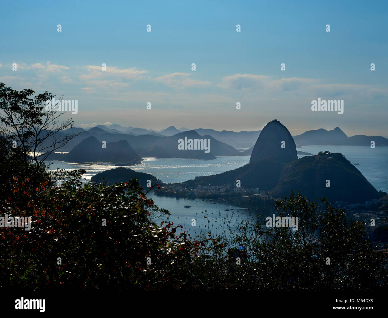 Vista dal Cristo redentore di Montagna Sugar Loaf, Rio De Janeiro Foto Stock