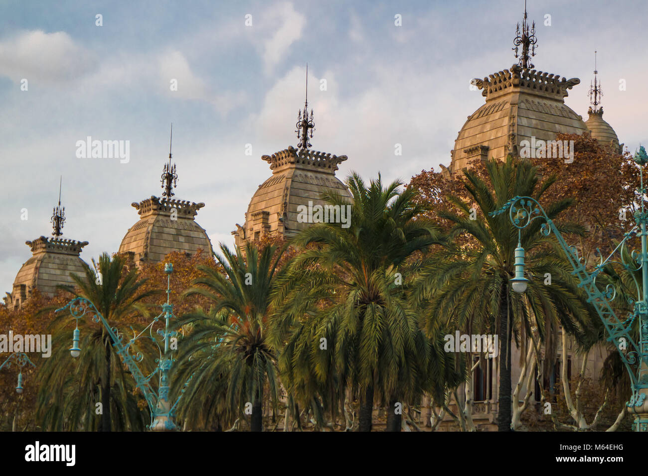 I dettagli architettonici dell Alta Corte di giustizia della Catalogna dal camminare Lluis Companys Foto Stock
