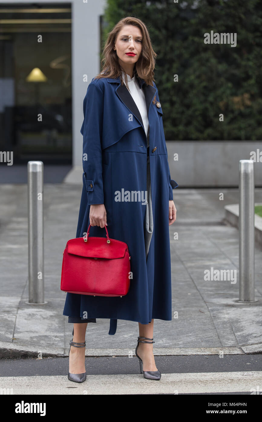 La Fashion Week di Milano FW18 Street Style, giorno 4, 24 Febbraio 2018 Foto Stock