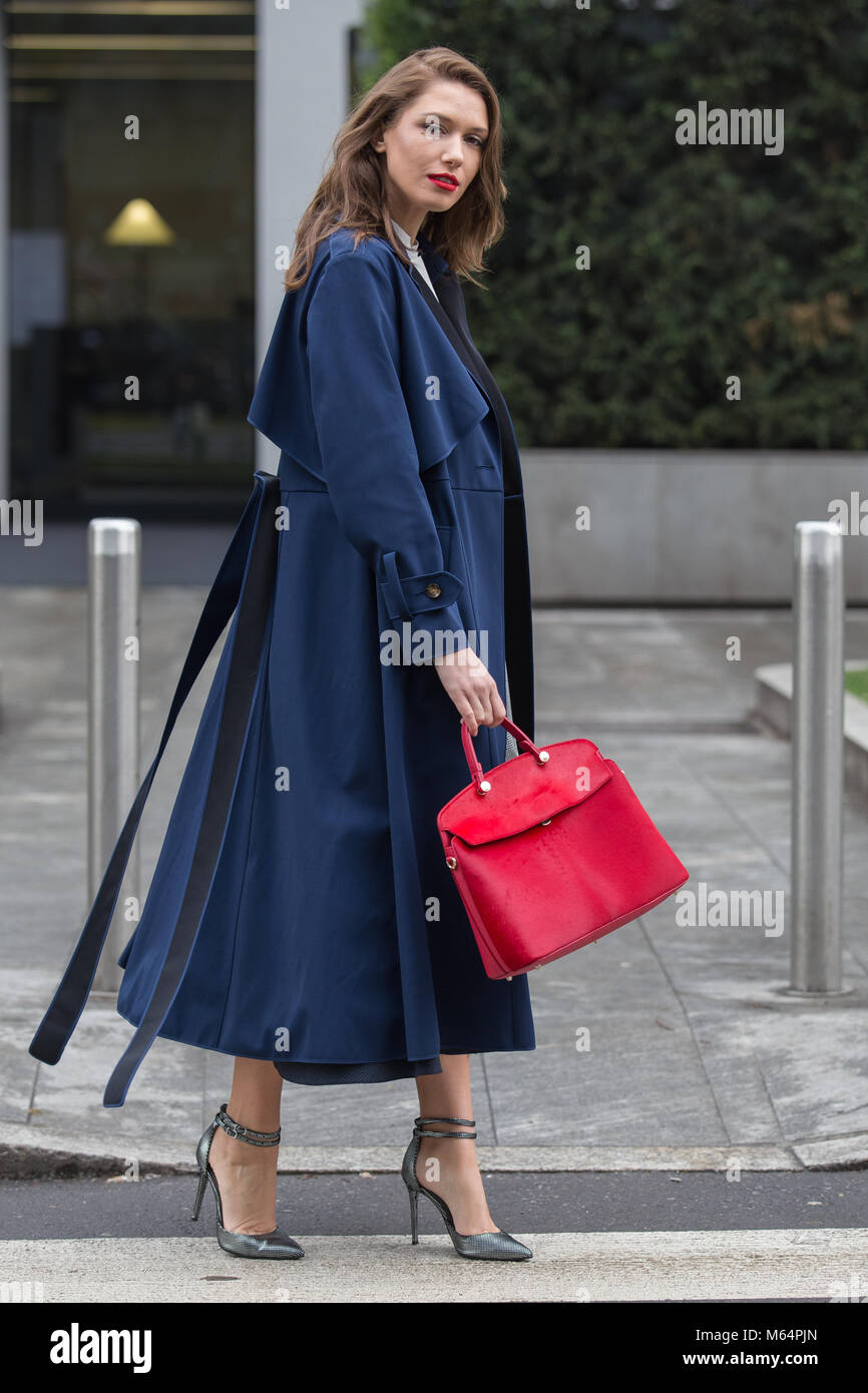La Fashion Week di Milano FW18 Street Style, giorno 4, 24 Febbraio 2018 Foto Stock
