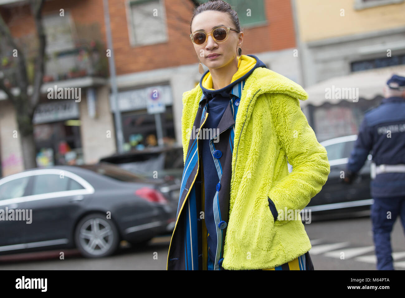 La Fashion Week di Milano FW18 Street Style, giorno 4, 24 Febbraio 2018 Foto Stock