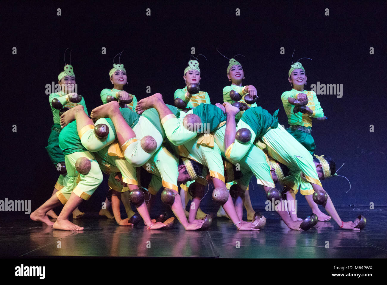 Cambogia dancing - tradizionale ballo folk, Phnom Penh, Cambogia, Asia Foto Stock