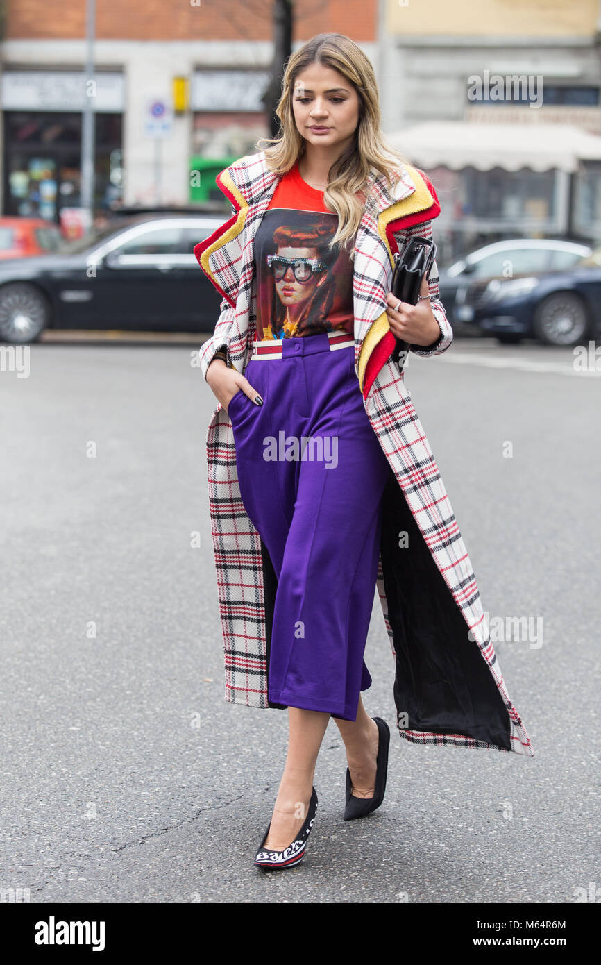 La Fashion Week di Milano FW18 Street Style, giorno 4, 24 Febbraio 2018 Foto Stock