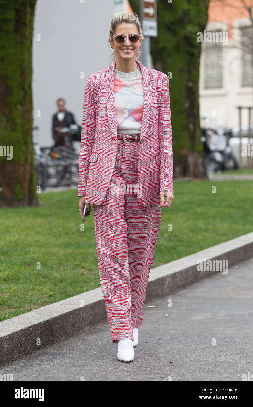 La Fashion Week di Milano FW18 Street Style, giorno 4, 24 Febbraio 2018 Foto Stock