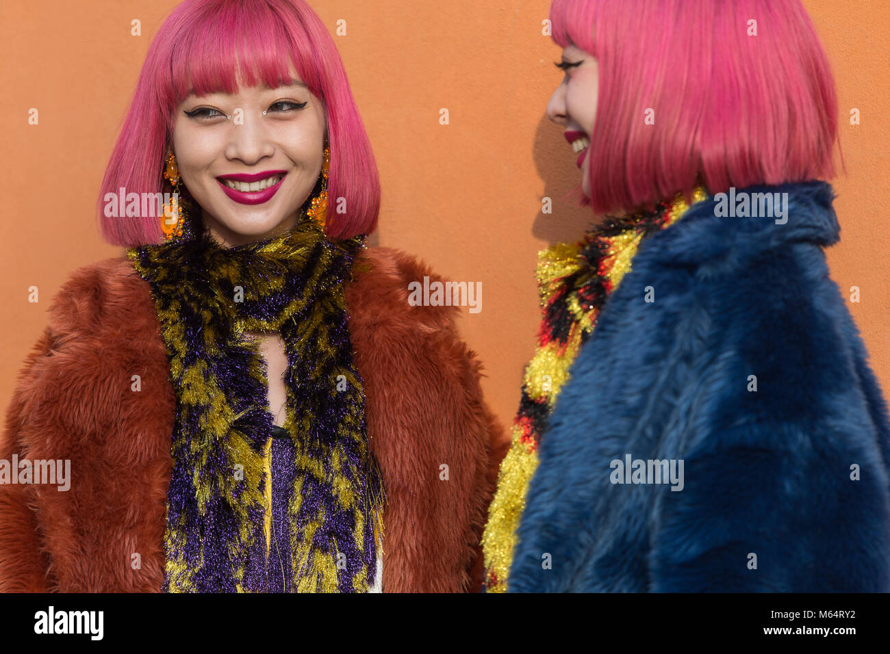 La Fashion Week di Milano FW18 Street Style, giorno 4, 24 Febbraio 2018 Foto Stock