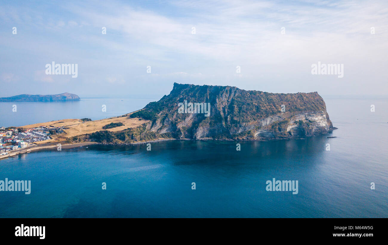 Sunrise di Jeju fare città a Seongsan Ilchulbong , Jeju Island, Corea del Sud Foto Stock