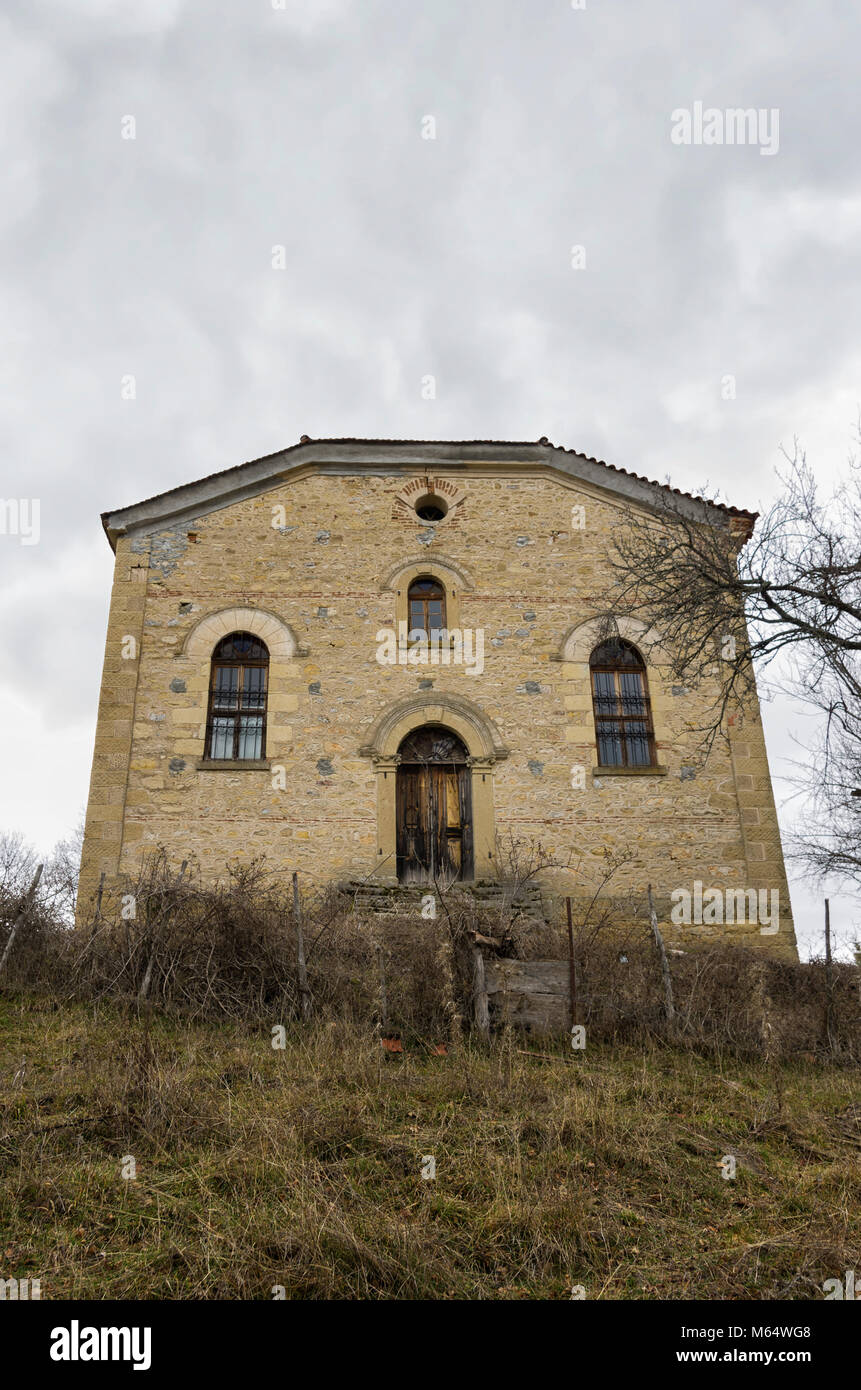 Vecchia chiesa ortodossa nel villaggio Vrontero, Prespes regione dei laghi, Florina, Grecia Foto Stock