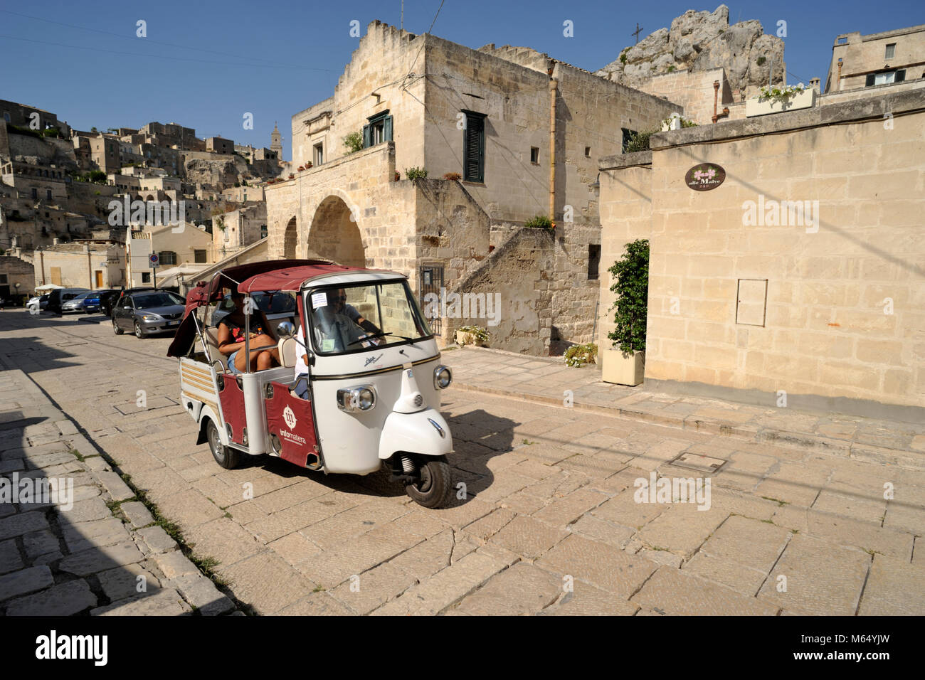 Italia, Basilicata, Matera, Sassi, Ape Piaggio, taxi turistico Foto Stock