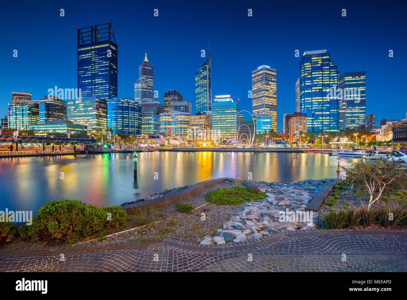 Perth. Immagine Cityscape di Perth skyline del centro, Australia durante il tramonto. Foto Stock
