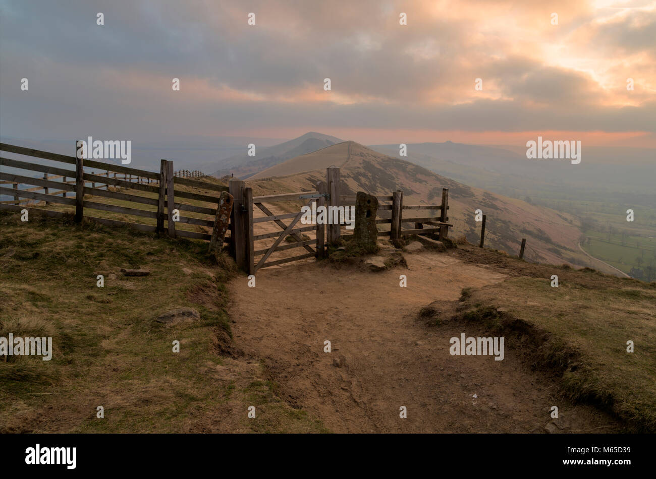 Alba sul Mam Tor in Peak District nel Derbyshire Foto Stock