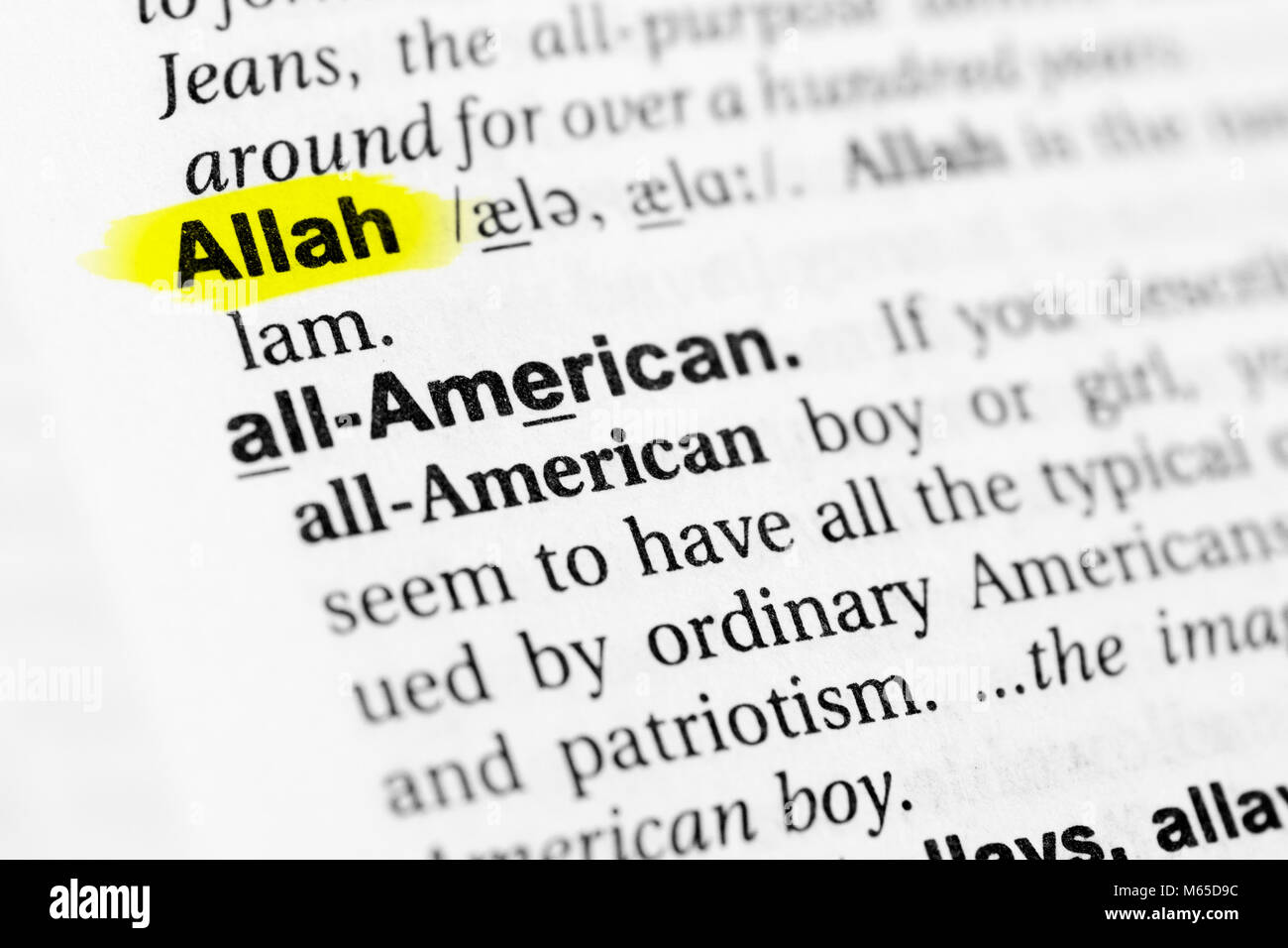 Evidenziato in inglese la parola Allah e la sua definizione nel dizionario. Foto Stock