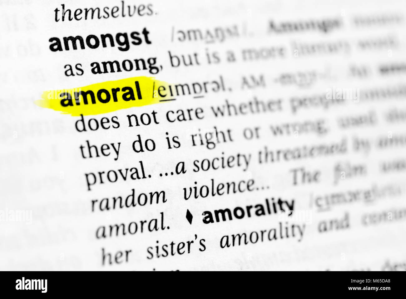 Sottolineato parola inglese "amorale' e la sua definizione nel dizionario. Foto Stock