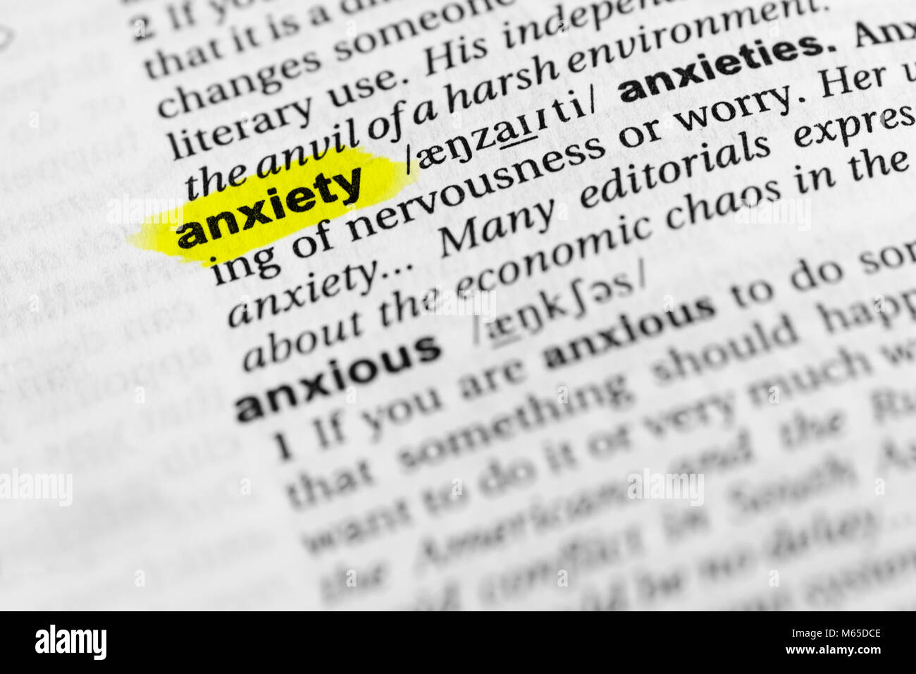 Sottolineato parola inglese 'l'ansia' e la sua definizione nel dizionario. Foto Stock