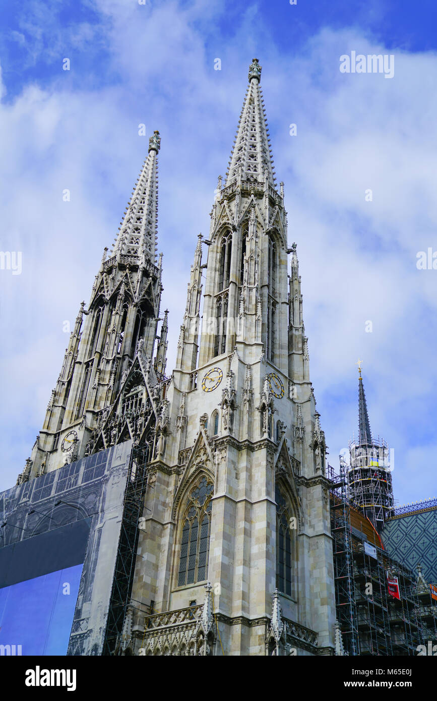 Chiesa knoown come Votivkirche neo gotico chiesa e museo di Vienna in Austria. Foto Stock