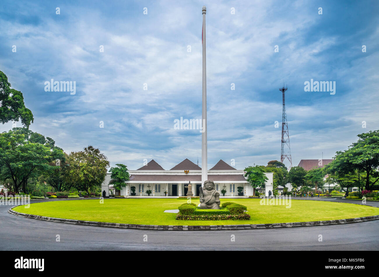 Indonesia, Java Centrale, Yogyakarta, vista di Gedung Agung, costruito originariamente come residenza della olandese residente, è ora uno dei 6 presidential pa Foto Stock