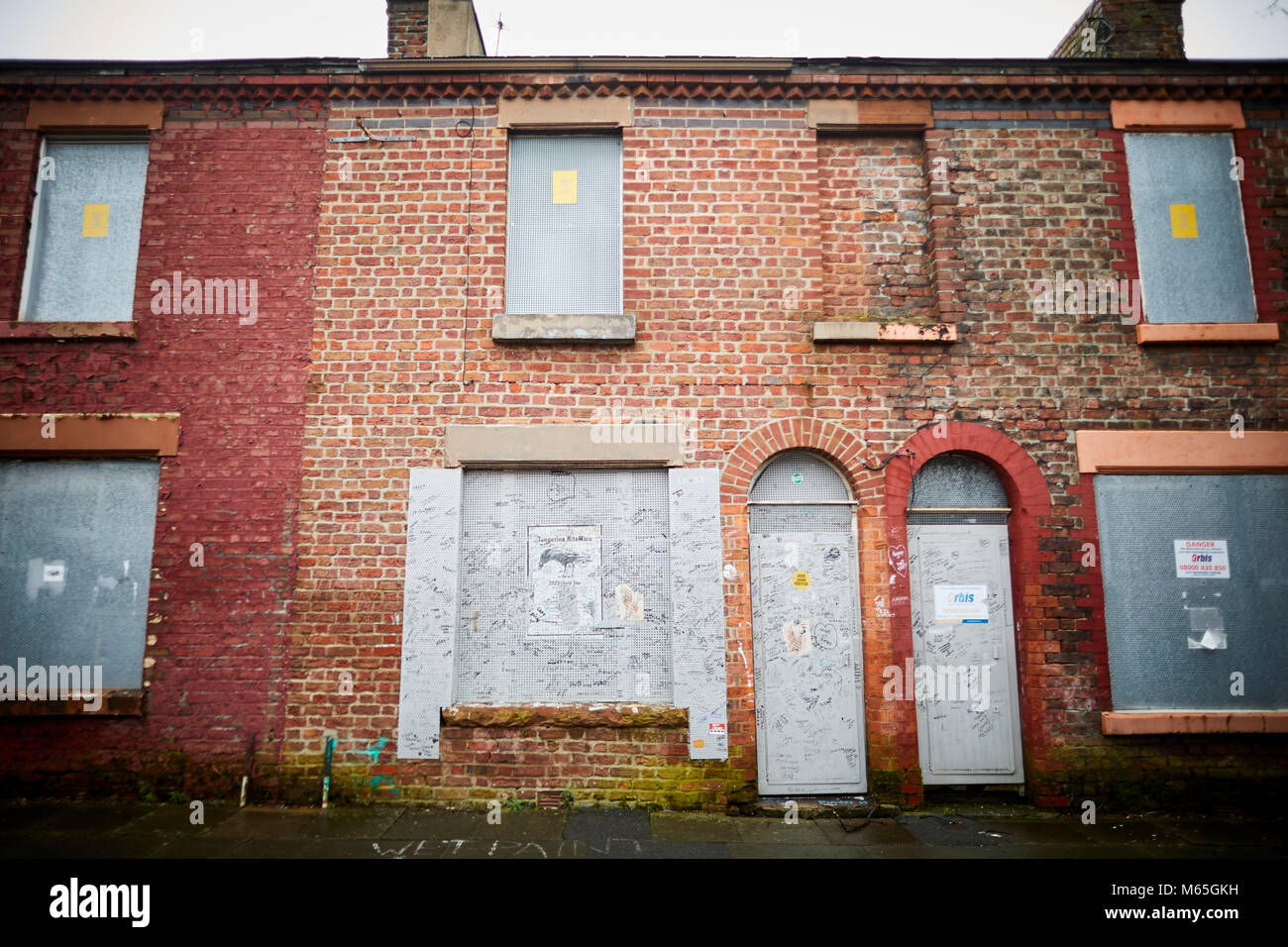 Il Welsh Street area essendo ristrutturato il batterista dei Beatles Ringo Starr è nato nella sua casa di Madryn Street, Liverpool Foto Stock