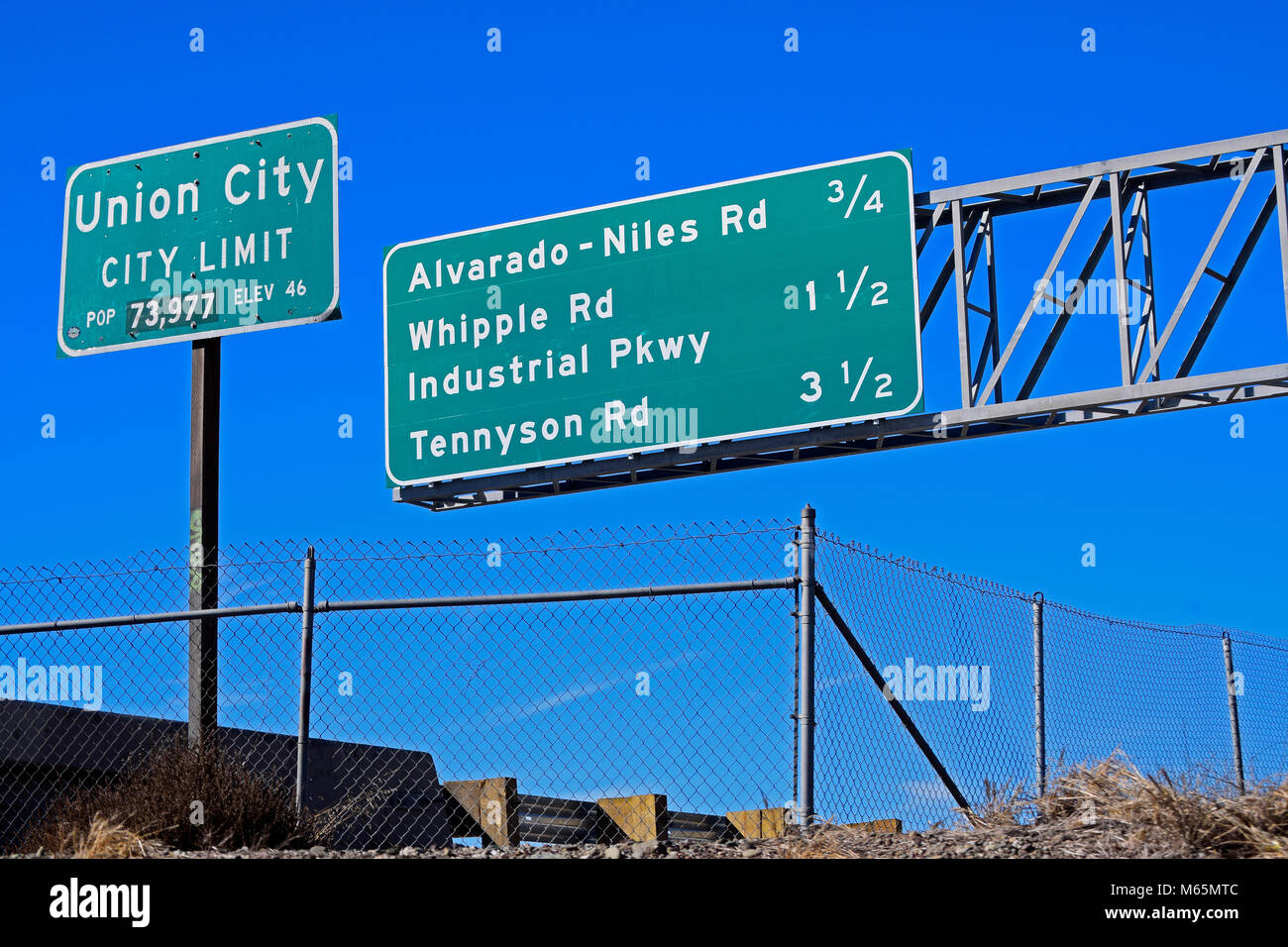 Union City, Città limite, e la superstrada esce segni, California Foto Stock