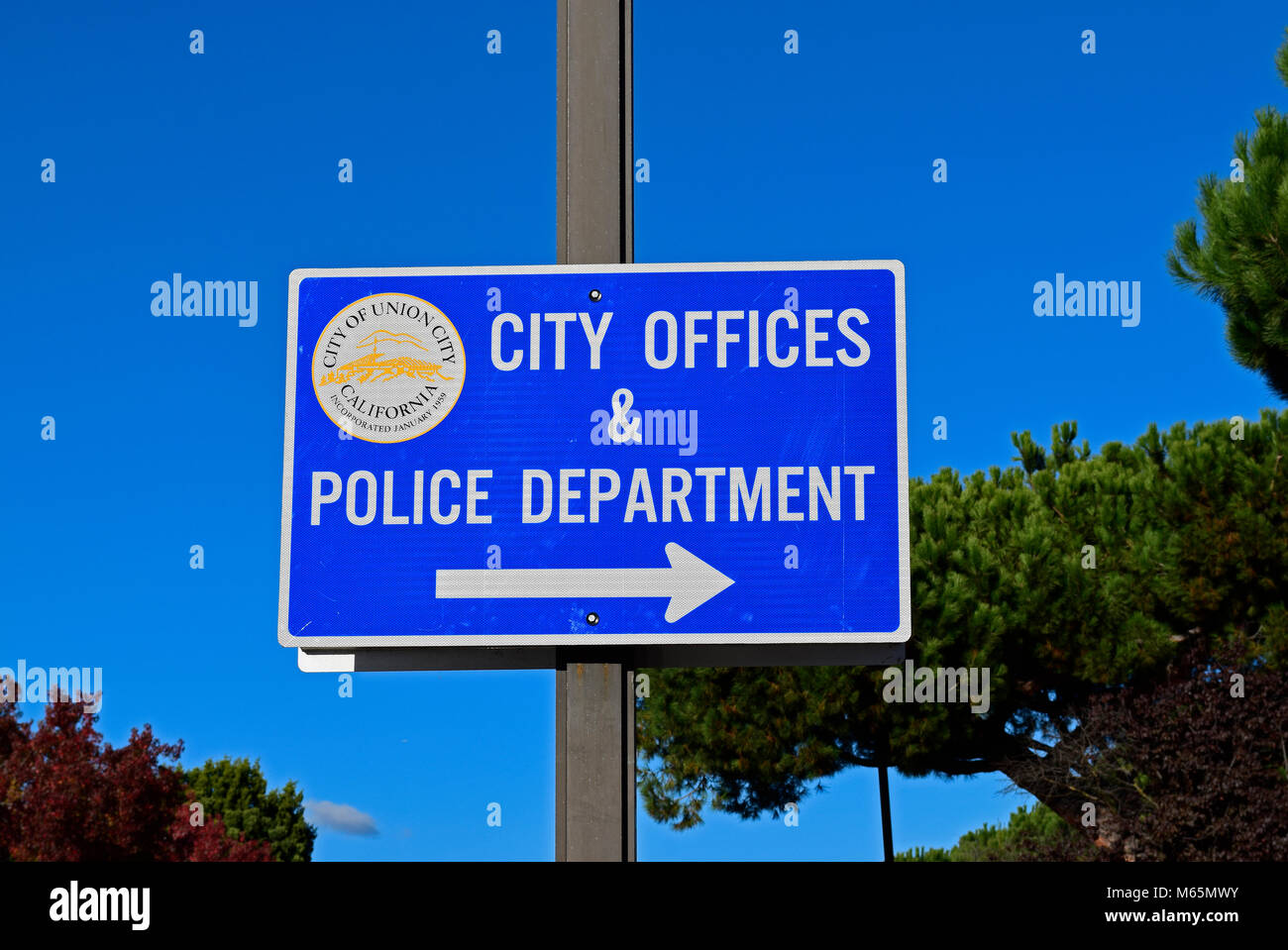 Union City, Città sede del dipartimento di polizia di freccia di direzione segno, California Foto Stock