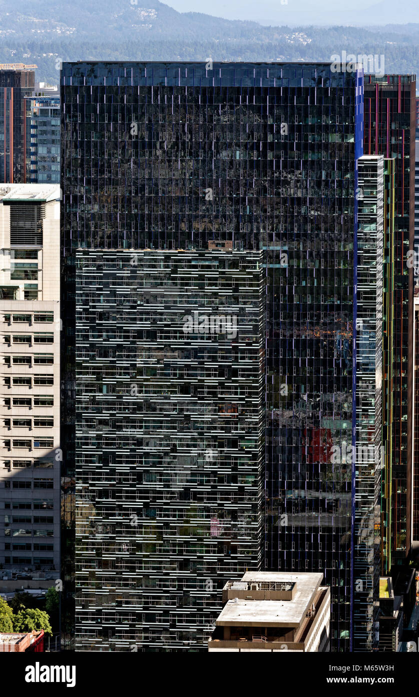 WA13795-00...WASHINGTON - Vista dei grattacieli del centro dalla piattaforma di osservazione dello Space Needle presso il Seattle Center. 2017 Foto Stock