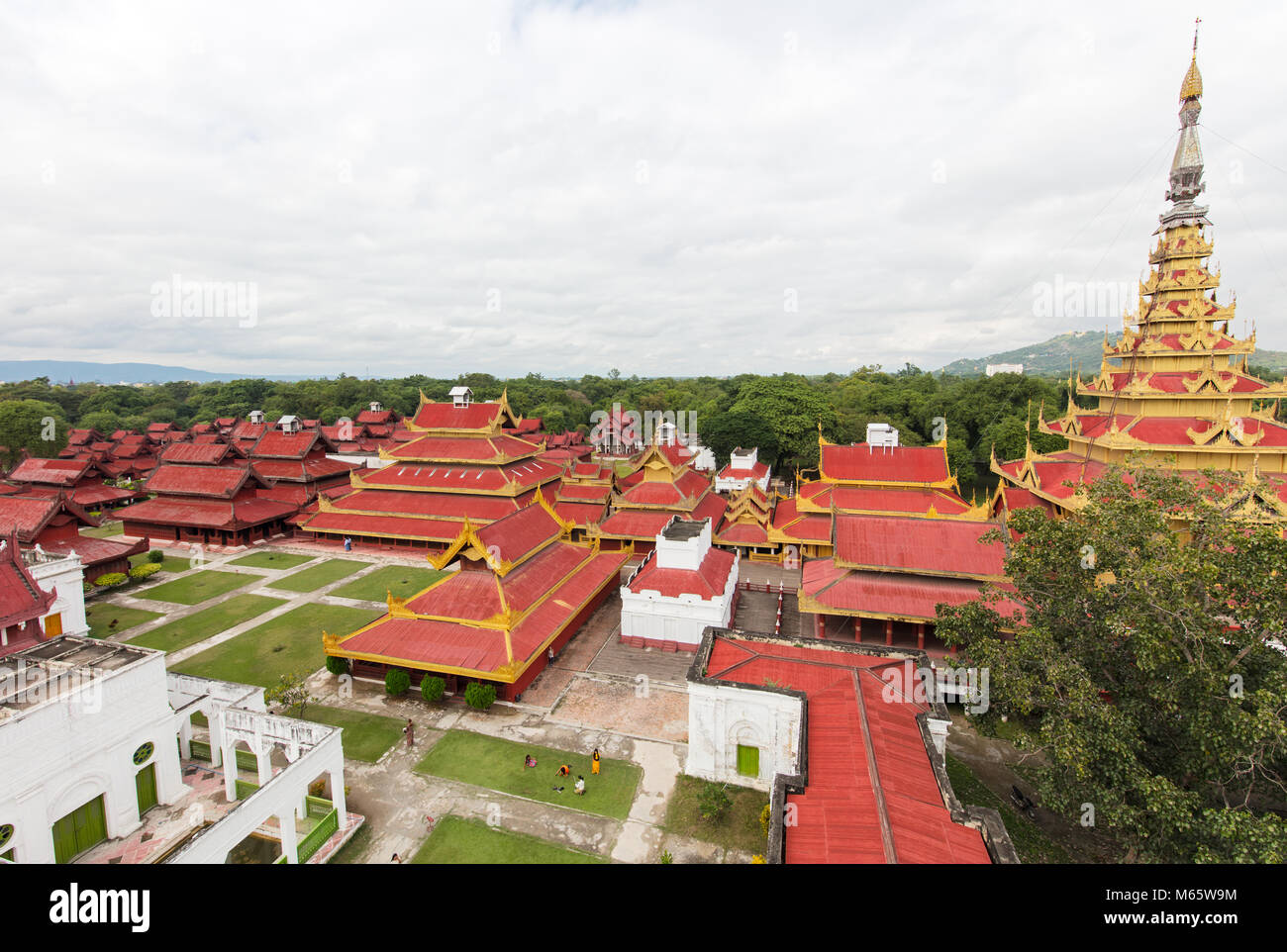 Il Mandalay Royal Palace complesso visto da sopra, Myanmar (Birmania). Foto Stock