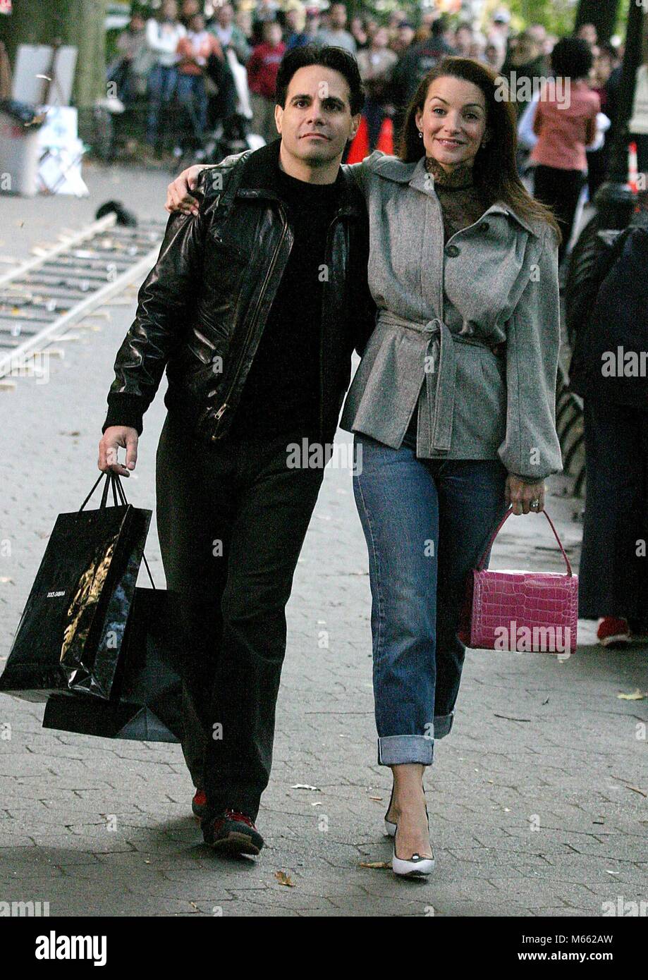 New York City 2003 FILE FOTO KRITIN DAVIS E MARIO CANTONE foto da John Barrett-Il PHOTOlink Foto Stock