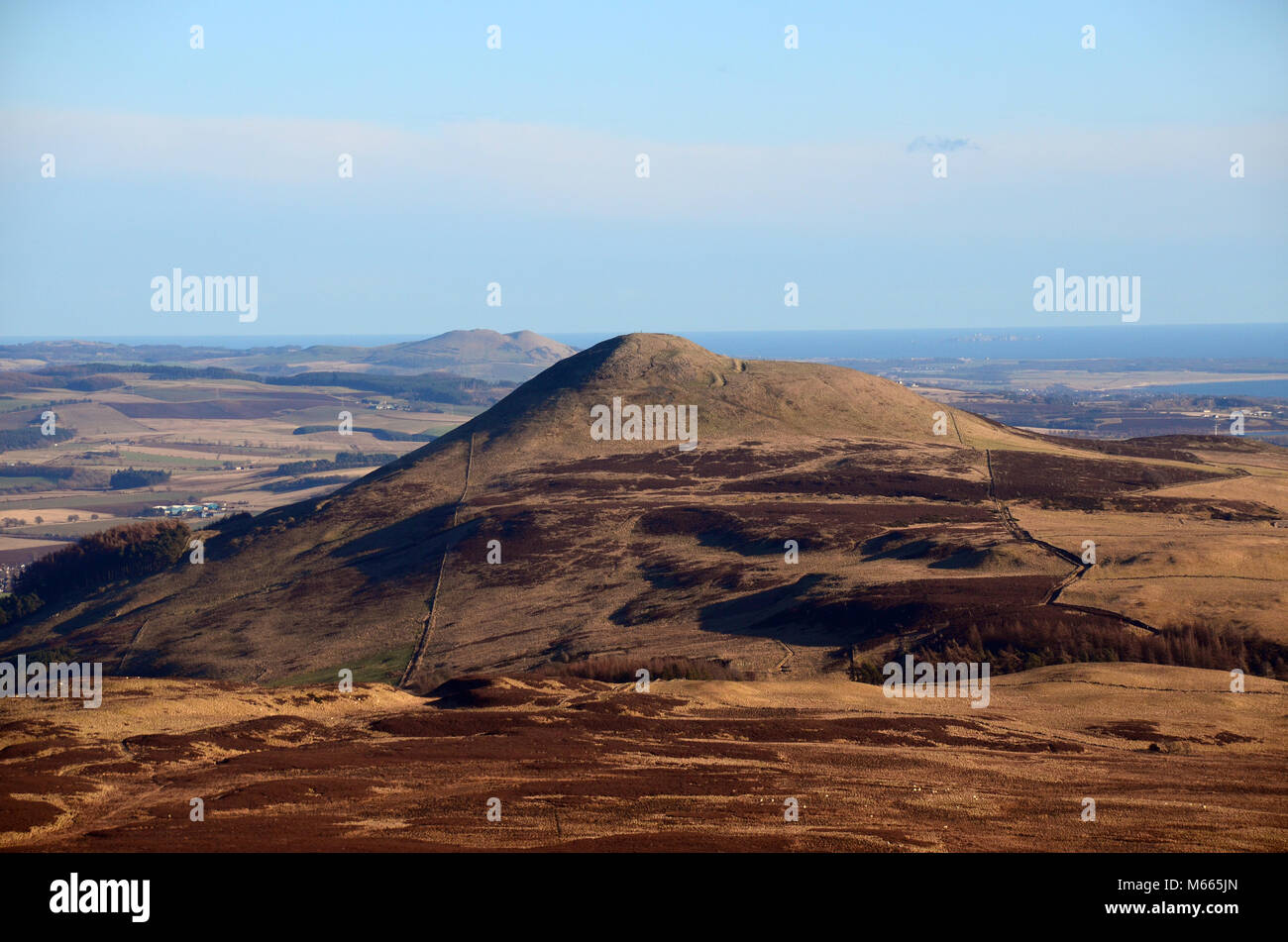 Vista di Oriente Lomond hill in Fife con largo diritto nella distanza - parte di Lomond parco regionale.. Foto Stock