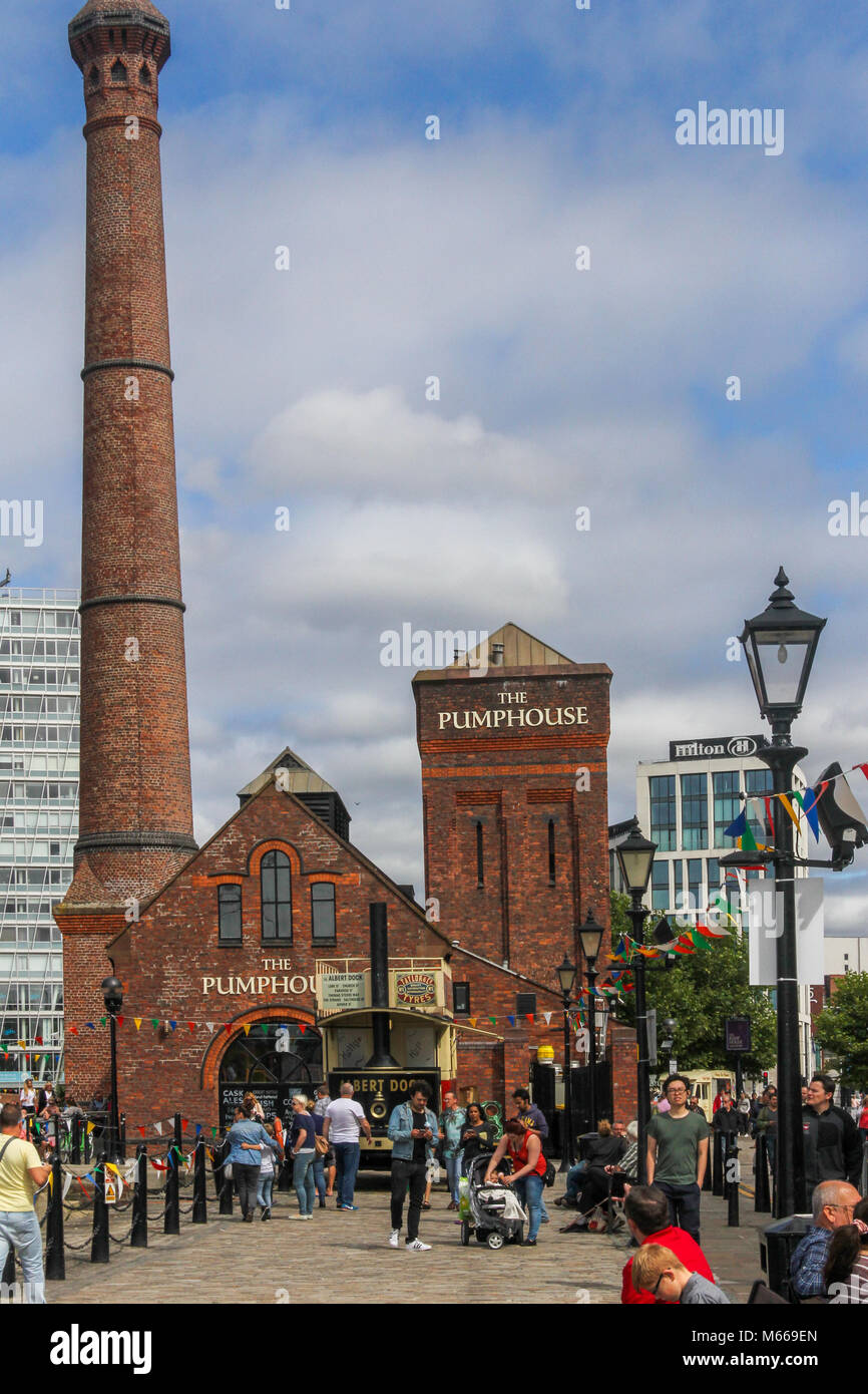 La pompa restaurata House pub e ristorante, Albert Dock, Liverpool, in Inghilterra, Merseyside, Regno Unito Regno Unito Foto Stock