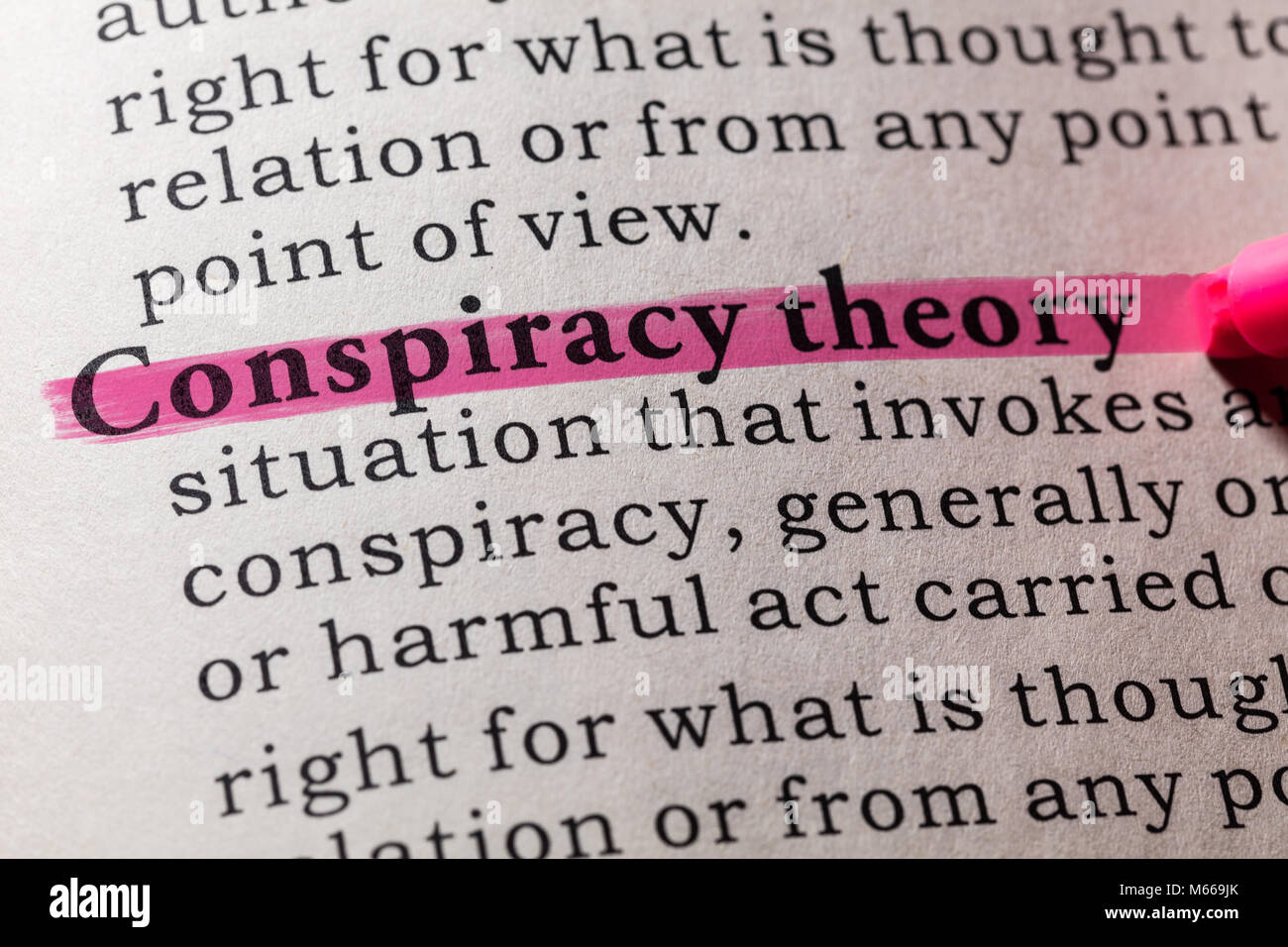 Fake Dizionario, definizione del dizionario della parola teoria cospirativa. comprendente i principali parole descrittive. Foto Stock