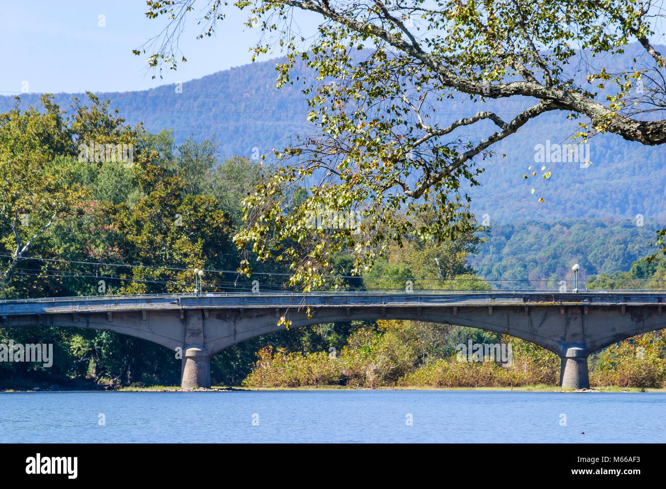 West Virginia, Appalachia Greenbrier County, Alderson, Greenbrier River Water, alberi, Alderson Bridge, cavalcavia, collegamento, collegamento, Allegheny Mountains, visitatori Foto Stock