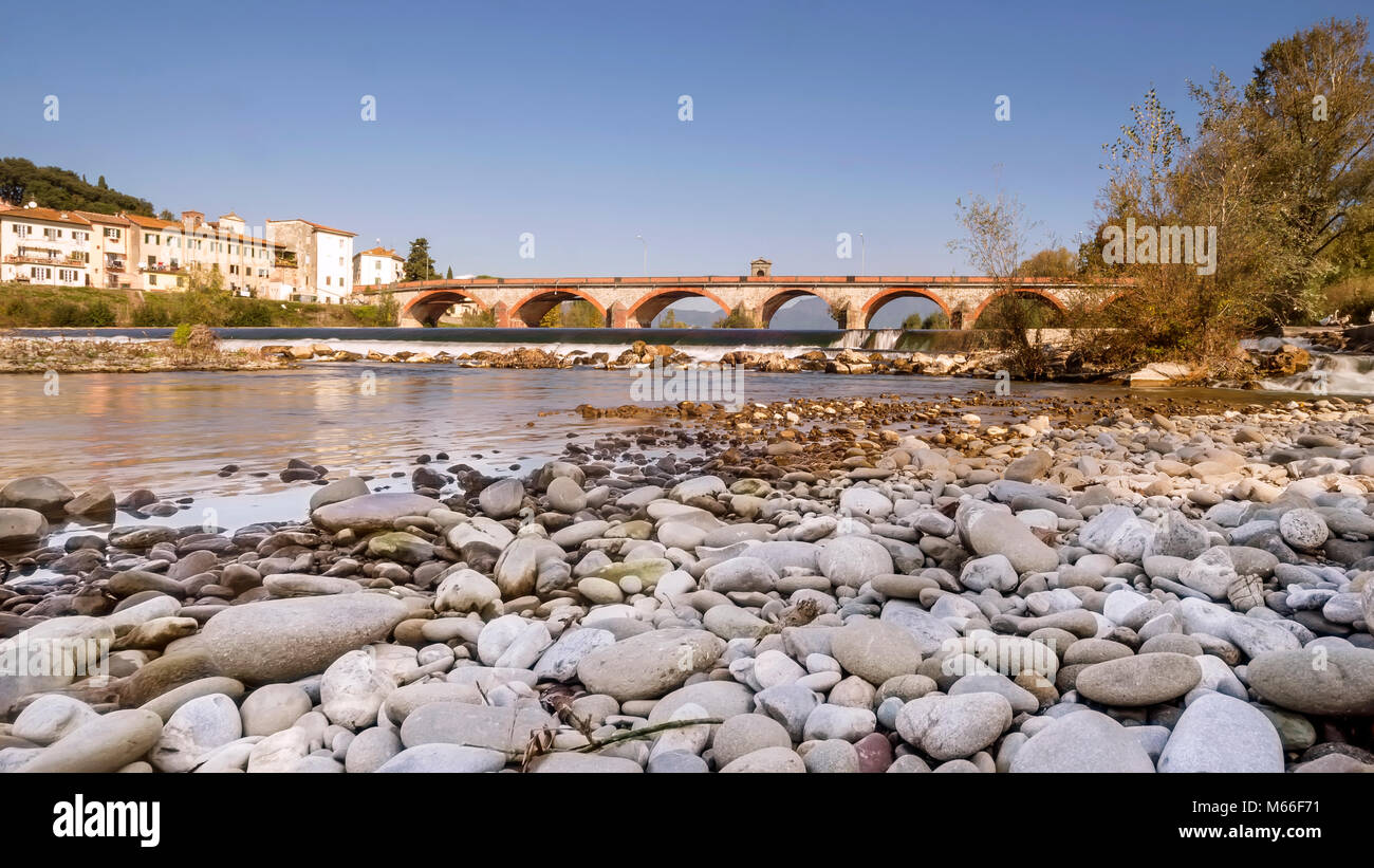 Parco fluviale sul fiume Serchio a Lucca, Toscana, Italia Foto Stock
