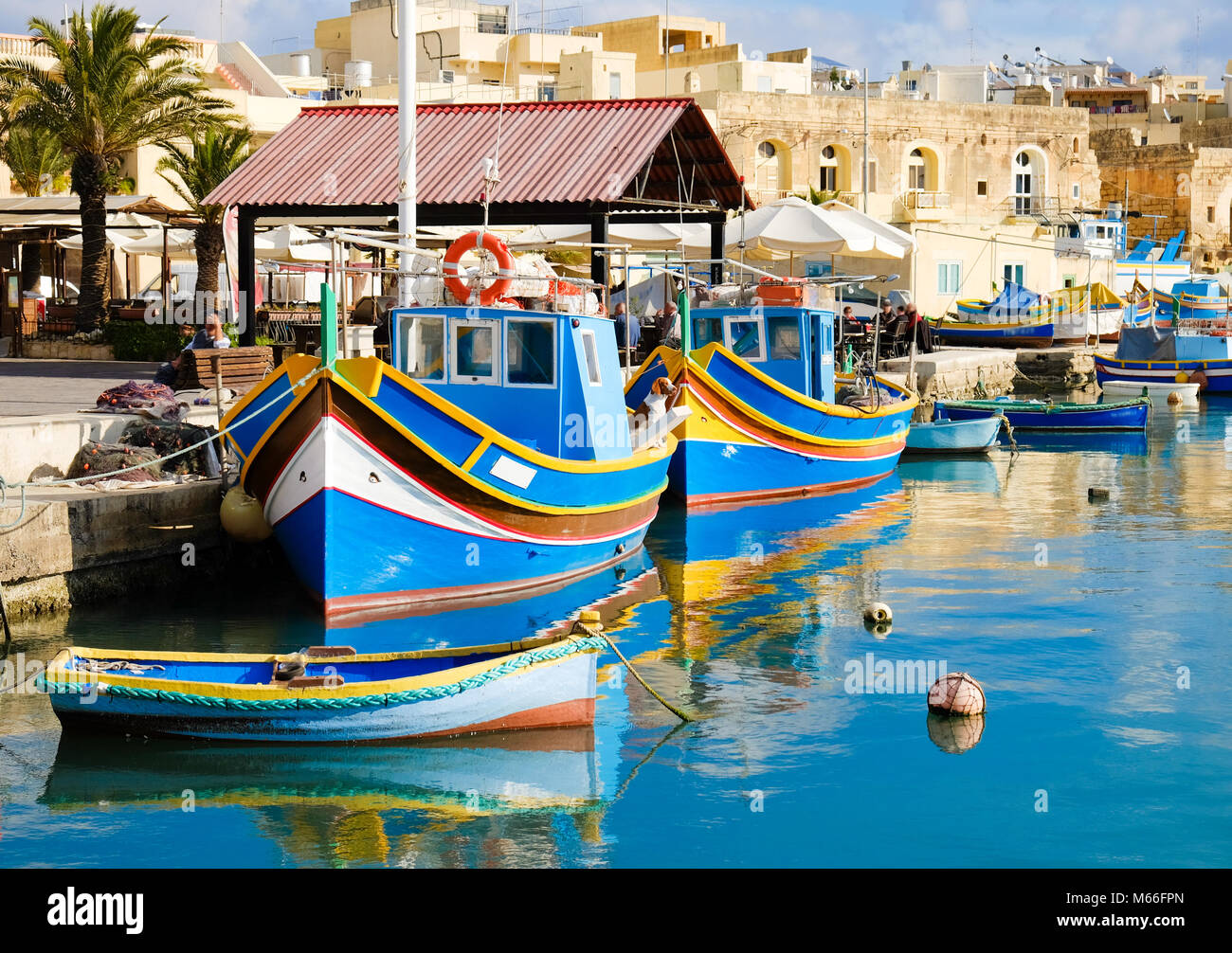 Luzzu famose barche di pescatori di Marsaxlokk - Malta Foto Stock