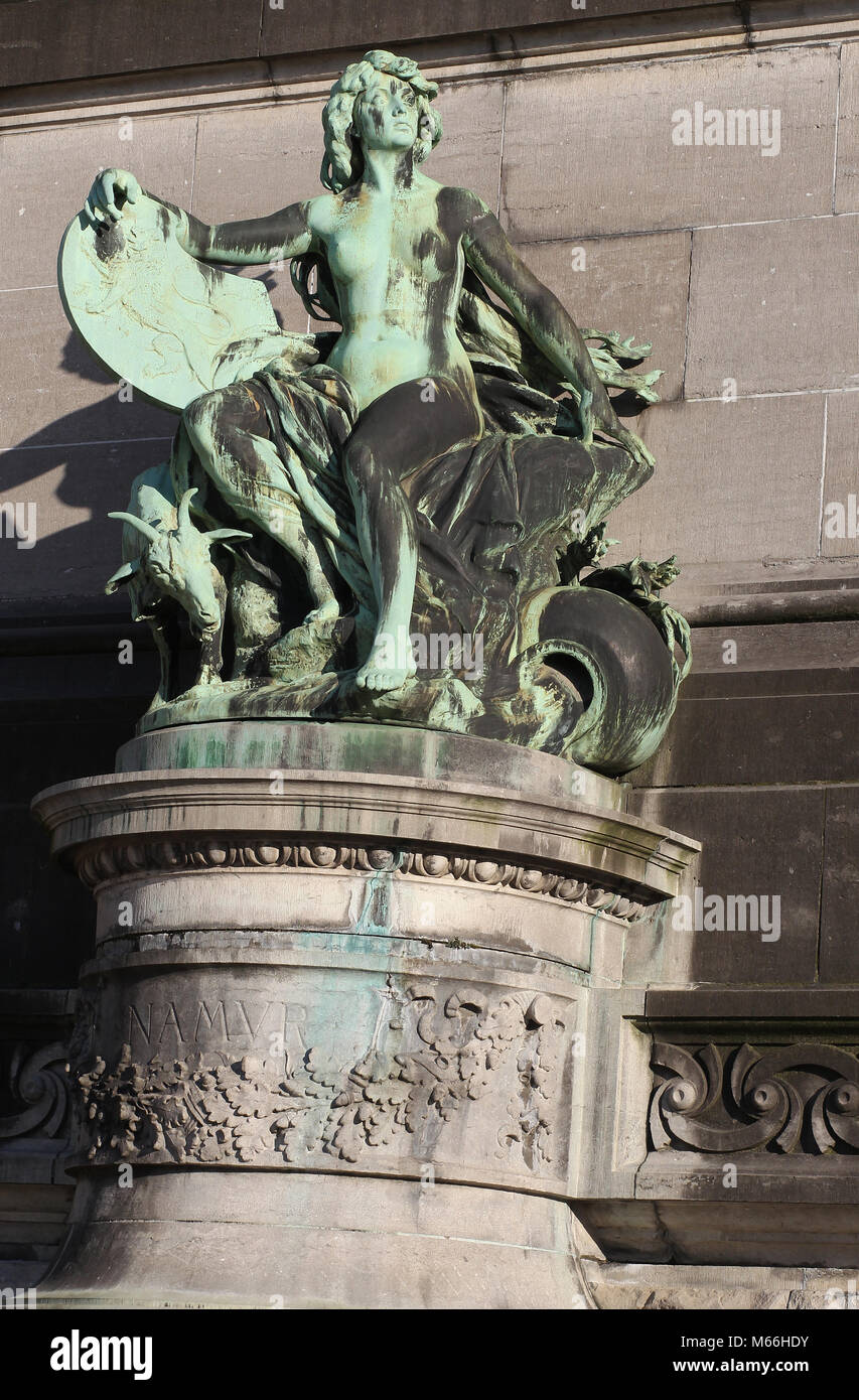 Arco trionfale nel Parco del Cinquantenario , Bruxelles Belgio, per la commemorazione del cinquantesimo anniversario della indipendenza belga. Foto Stock