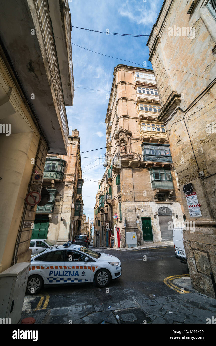 Auto della polizia nelle strade di La Valletta, Malta island, l'Europa. Foto Stock