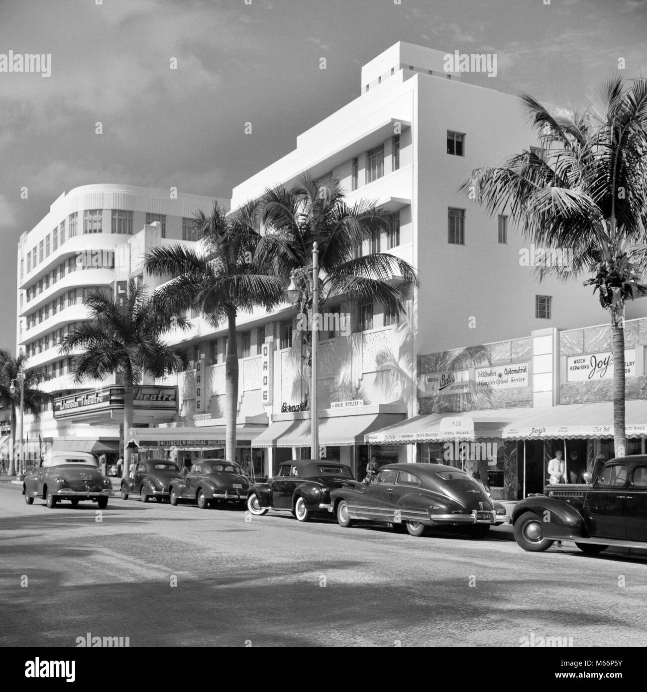1940s LINCOLN ROAD MIAMI BEACH FLORIDA USA - Q44029 CPC001 HARS in vecchio stile Foto Stock