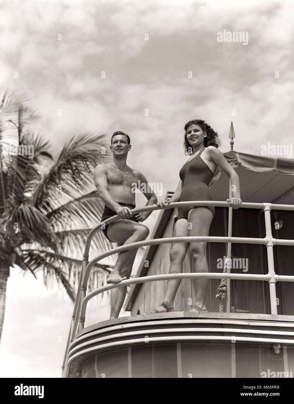 Uomini degli anni 40 in costume da bagno immagini e fotografie stock ad alta risoluzione Alamy