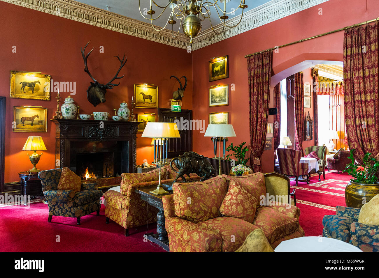 Camera di lusso, interni nel Dromoland Castle Hotel, County Clare, Repubblica di Irlanda Foto Stock