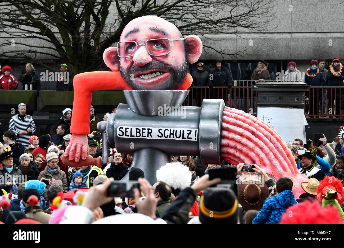 Sfilata di Carnevale con vetture a tema da parte del carro builder Jaques Tilly, SPD Martin Schulz, Selber Schulz, Düsseldorf Foto Stock